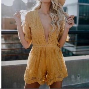 Honeypunch Golden Lace Romper NWT